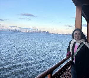 Vista del skyline de Manhattan desde el ferry a Staten Island en Nueva York