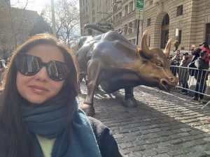 Escultura del toro de Wall Street en Nueva York, símbolo del mercado financiero en el distrito financiero de Manhattan.