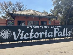 Entrada al Parque Nacional de las Cataratas Victoria en Zimbabue